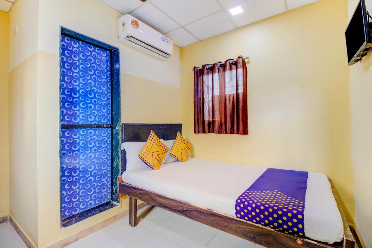 Oyo 70661 Hotel Al Makkah Managed By Hotel Paris Mumbai Exteriör bild